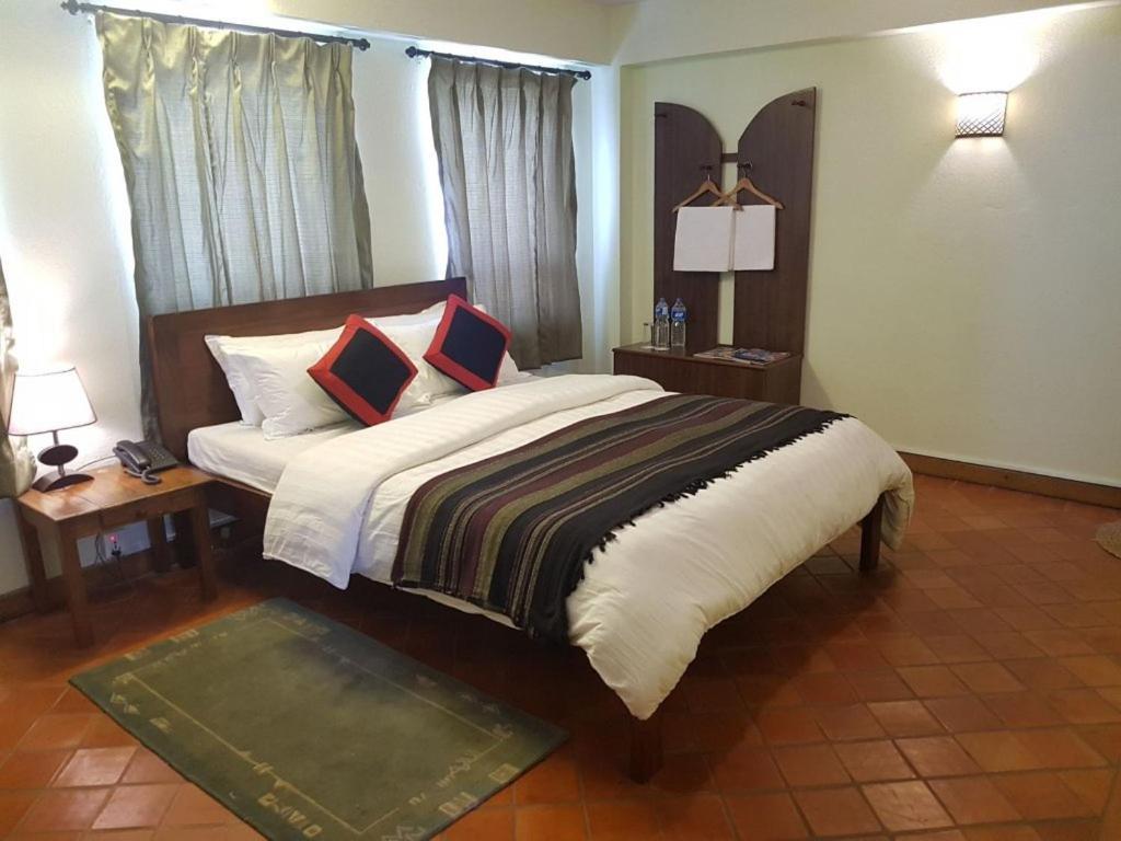 Khwapa Chhen Hotel บักตะปูร์ ภายนอก รูปภาพ